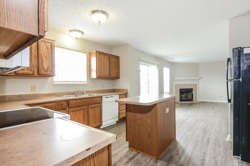 2,010/Mo, 8124 Painted Pony Dr Indianapolis, IN 46217 Kitchen View