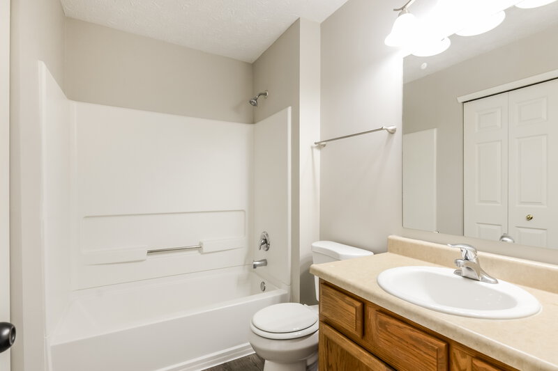 2,010/Mo, 8124 Painted Pony Dr Indianapolis, IN 46217 Main Bathroom View
