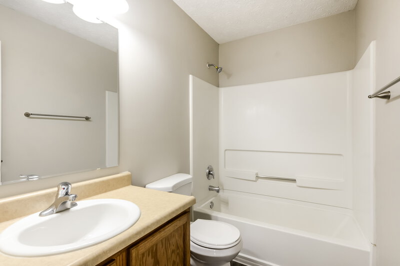 2,010/Mo, 8124 Painted Pony Dr Indianapolis, IN 46217 Bathroom View