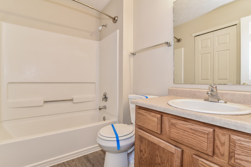 2,010/Mo, 8124 Painted Pony Dr Indianapolis, IN 46217 Bathroom View 2