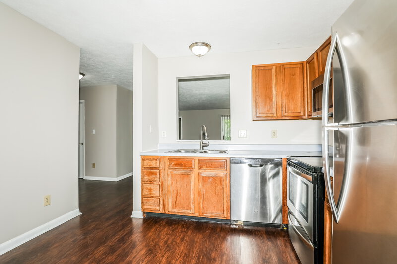 1,775/Mo, 5149 Emmert Dr INDIANAPOLIS, IN 46221 Kitchen View 2