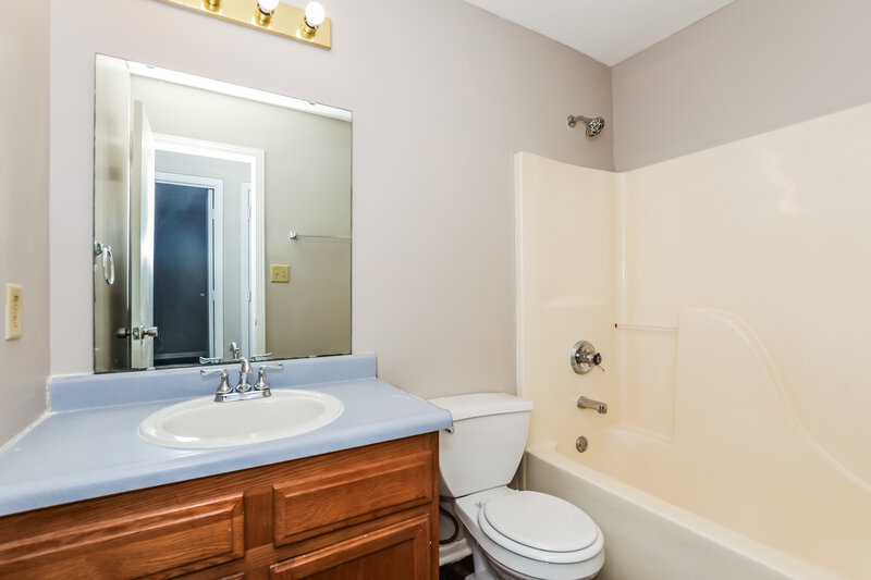 1,775/Mo, 5149 Emmert Dr INDIANAPOLIS, IN 46221 Bathroom View