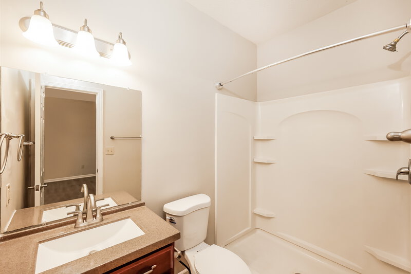 1,765/Mo, 2060 Seven Peaks Dr Cicero, IN 46034 Main Bathroom View