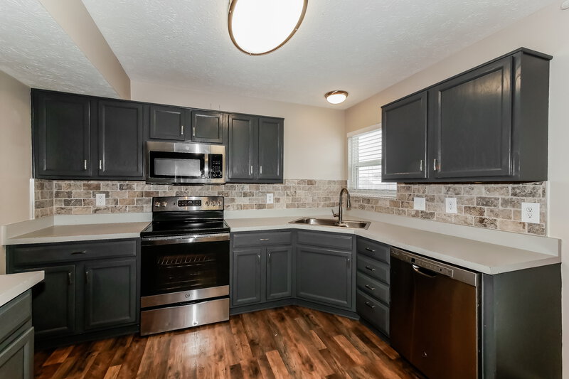 2,035/Mo, 2156 Turning Leaf Dr Franklin, IN 46131 Kitchen View 2