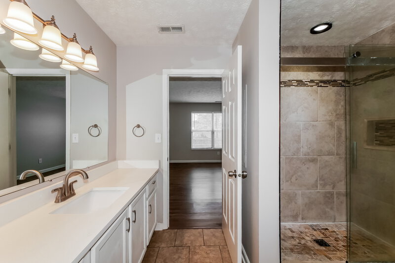 2,035/Mo, 2156 Turning Leaf Dr Franklin, IN 46131 Main Bathroom View