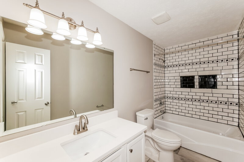 2,035/Mo, 2156 Turning Leaf Dr Franklin, IN 46131 Bathroom View