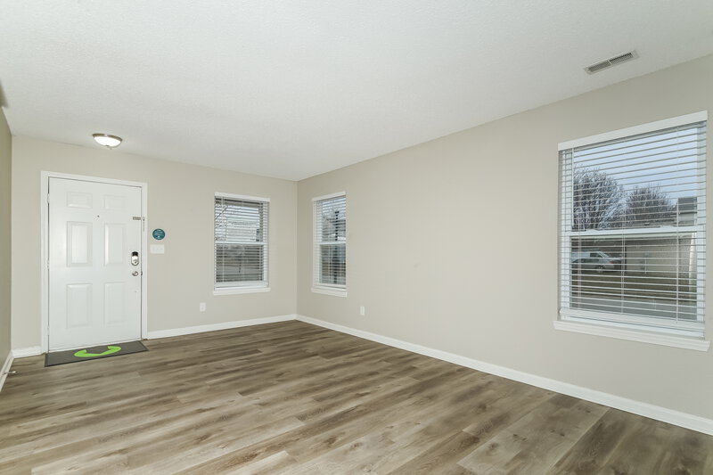 1,905/Mo, 7233 Kimble Dr Indianapolis, IN 46217 Living Room View 3