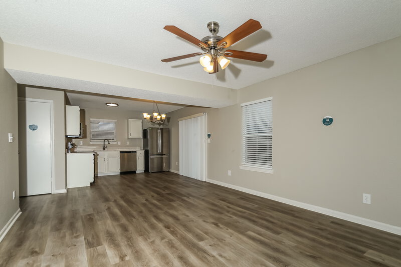 1,905/Mo, 7233 Kimble Dr Indianapolis, IN 46217 Family Room View 2