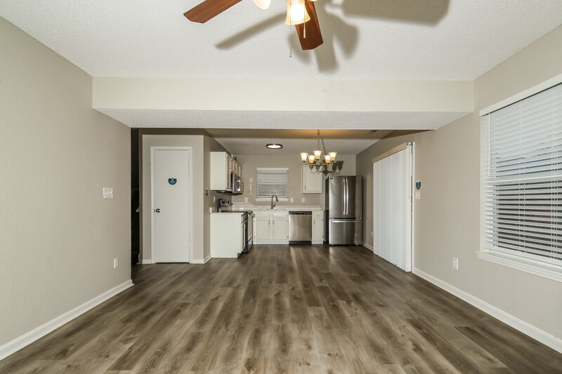 1,905/Mo, 7233 Kimble Dr Indianapolis, IN 46217 Family Room View 3