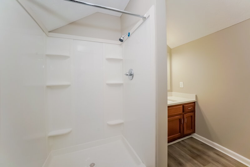 1,845/Mo, 5404 Helena Ave Indianapolis, IN 46237 Main Bathroom View