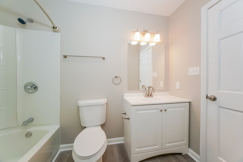 1,845/Mo, 5404 Helena Ave Indianapolis, IN 46237 Bathroom View 2
