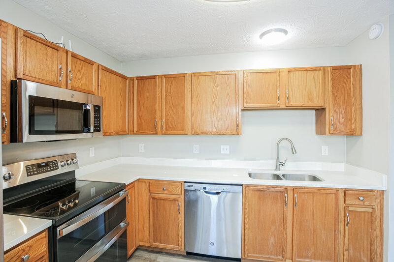 1,915/Mo, 1312 River Ridge Dr Brownsburg, IN 46112 Kitchen View 2