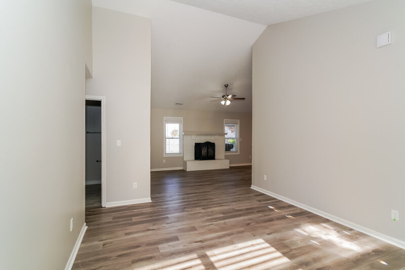 1,810/Mo, 6726 Oak Lake Dr Indianapolis, IN 46214 Living Room View 2