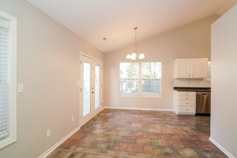 1,810/Mo, 6726 Oak Lake Dr Indianapolis, IN 46214 Dining Room View
