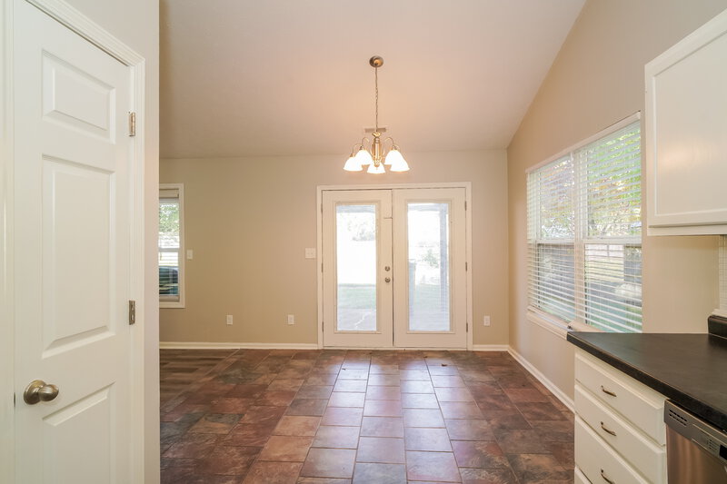 1,810/Mo, 6726 Oak Lake Dr Indianapolis, IN 46214 Dining Room View 2