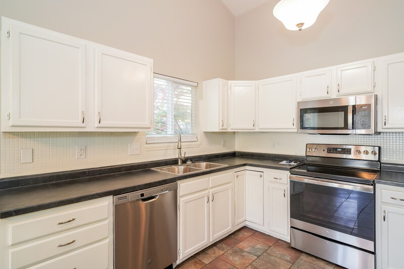 1,810/Mo, 6726 Oak Lake Dr Indianapolis, IN 46214 Kitchen View