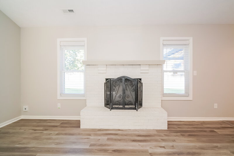 1,810/Mo, 6726 Oak Lake Dr Indianapolis, IN 46214 Family Room View