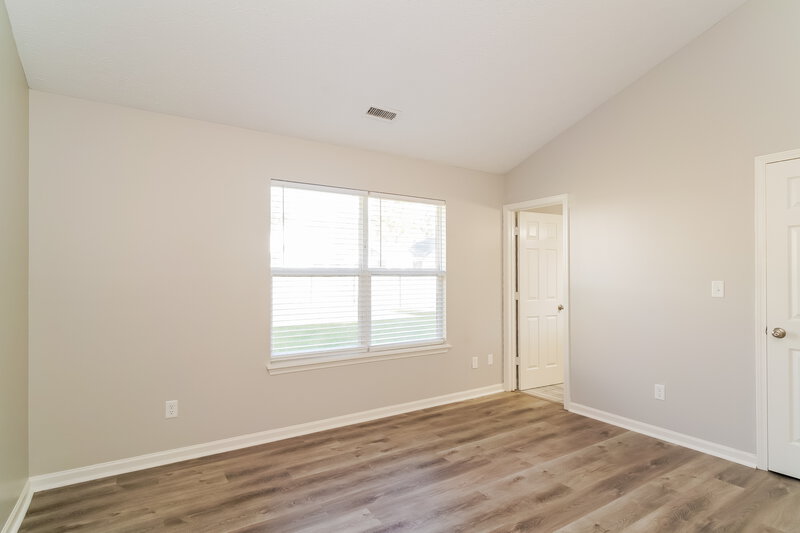 1,810/Mo, 6726 Oak Lake Dr Indianapolis, IN 46214 Main Bedroom View 2