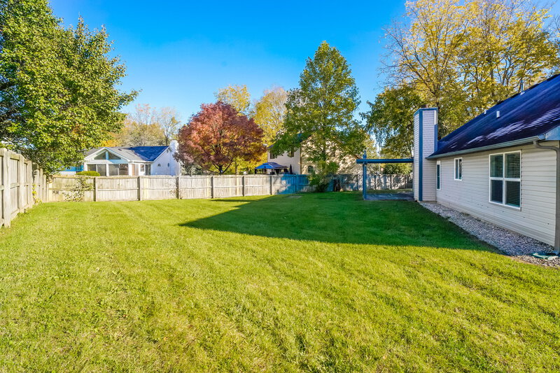 1,810/Mo, 6726 Oak Lake Dr Indianapolis, IN 46214 Rear View