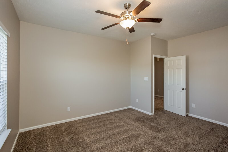 1,605/Mo, 386 Thunderwood Dr Greenfield, IN 46140 Main Bedroom View 2