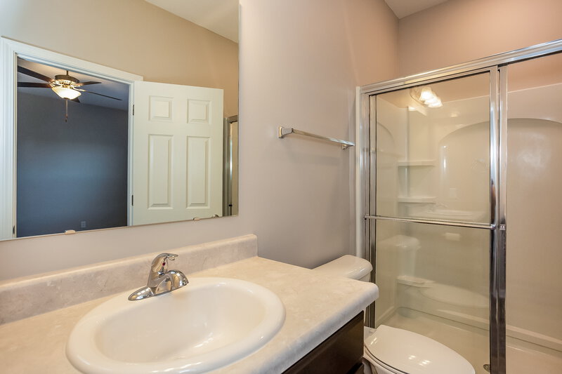 1,605/Mo, 386 Thunderwood Dr Greenfield, IN 46140 Main Bathroom View