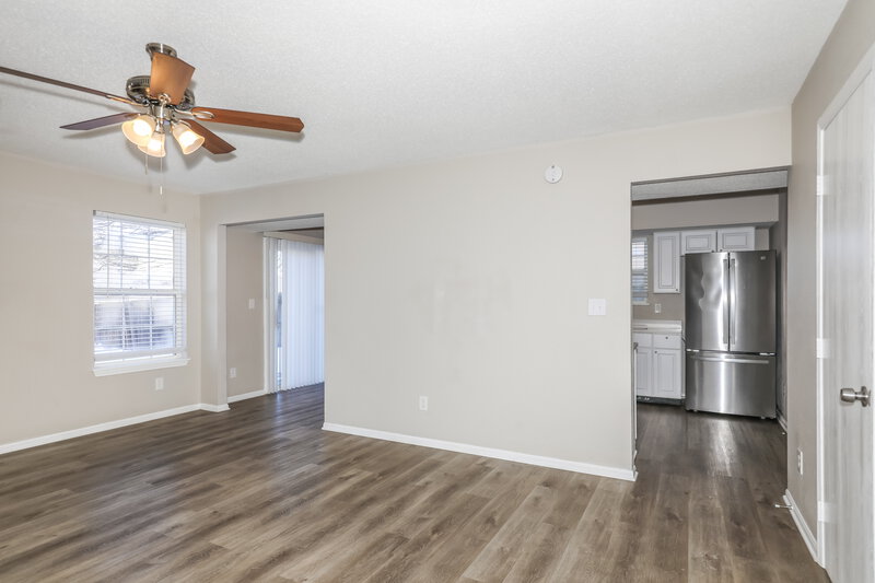 1,920/Mo, 6539 Townsend Way Indianapolis, IN 46268 Living Room View 2