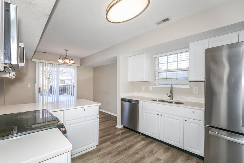 1,920/Mo, 6539 Townsend Way Indianapolis, IN 46268 Kitchen View