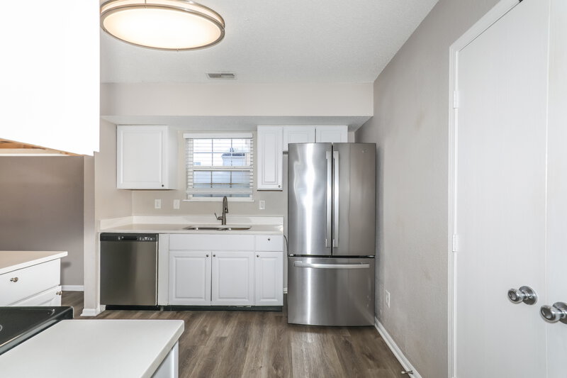 1,920/Mo, 6539 Townsend Way Indianapolis, IN 46268 Kitchen View 2