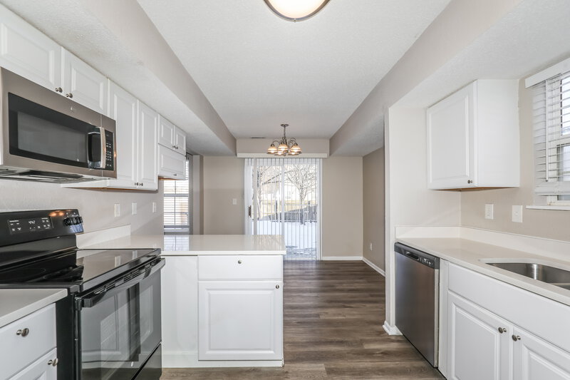 1,920/Mo, 6539 Townsend Way Indianapolis, IN 46268 Kitchen View 3