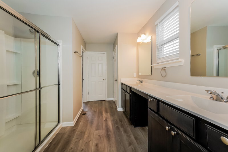2,380/Mo, 1119 Barberry Dr Greenwood, IN 46143 Main Bathroom View