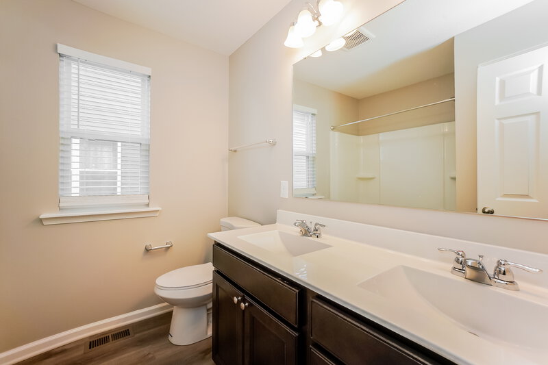 2,380/Mo, 1119 Barberry Dr Greenwood, IN 46143 Bathroom View