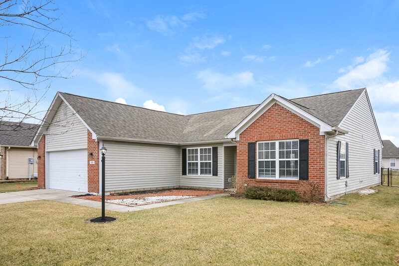 2,740/Mo, 221 Pennwood Ln Brownsburg, IN 46112 Front View
