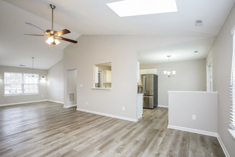 2,740/Mo, 221 Pennwood Ln Brownsburg, IN 46112 Living Room View 2