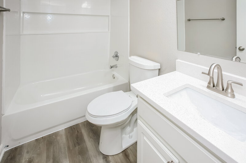 2,740/Mo, 221 Pennwood Ln Brownsburg, IN 46112 Bathroom View