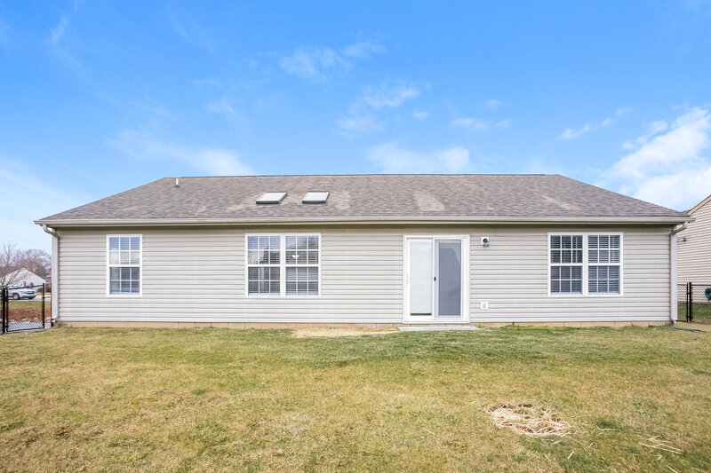 2,740/Mo, 221 Pennwood Ln Brownsburg, IN 46112 Rear View