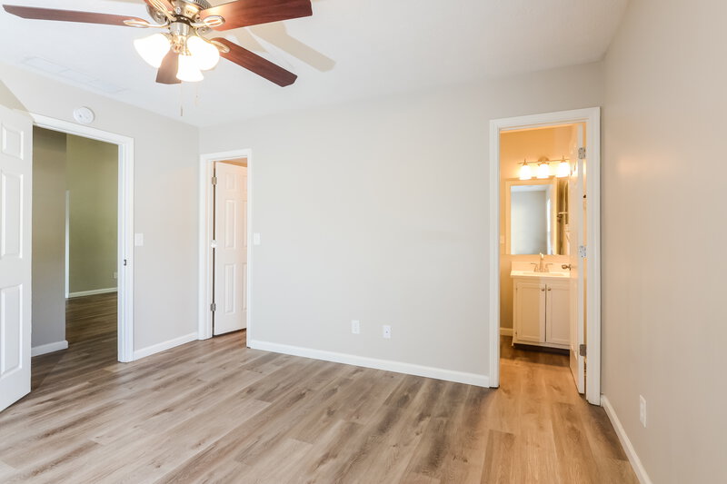 1,900/Mo, 5724 Blackley Ln Indianapolis, IN 46254 Main Bedroom View 2