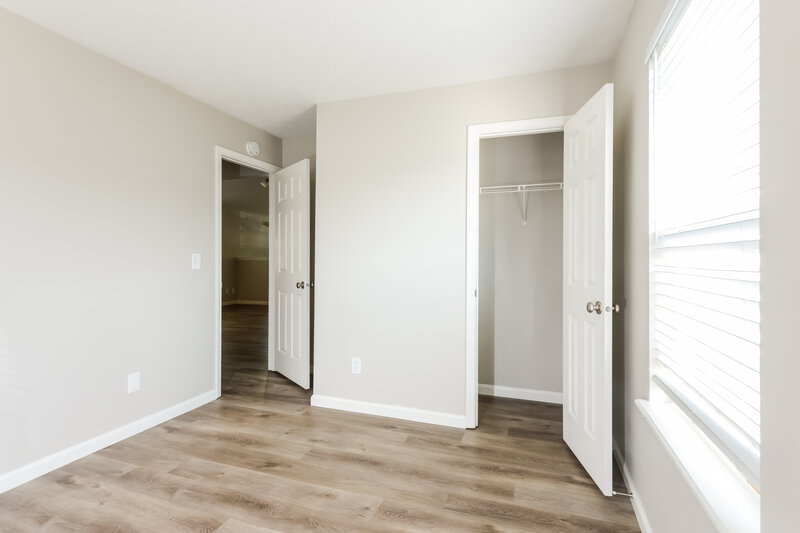 1,900/Mo, 5724 Blackley Ln Indianapolis, IN 46254 Bedroom View 4