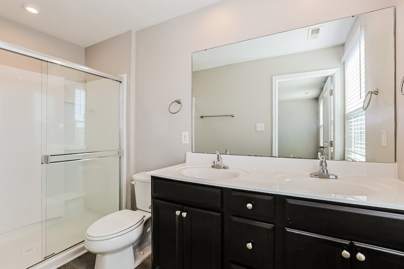 2,070/Mo, 7052 E Mardenis Dr N Camby, IN 46113 Main Bathroom View