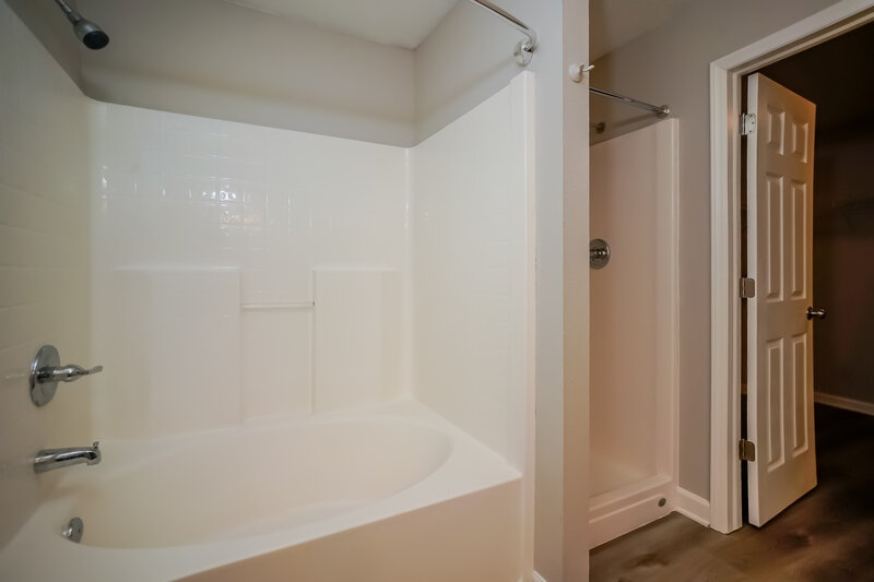 2,210/Mo, 776 West St Whiteland, IN 46184 Bathroom View 2