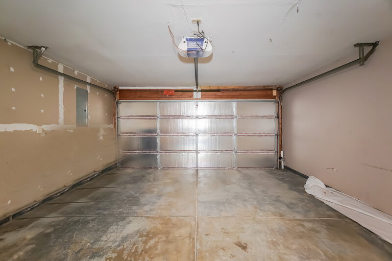 2,210/Mo, 776 West St Whiteland, IN 46184 Garage View