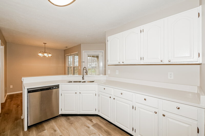 1,840/Mo, 509 Village Blvd Mooresville, IN 46158 Kitchen View