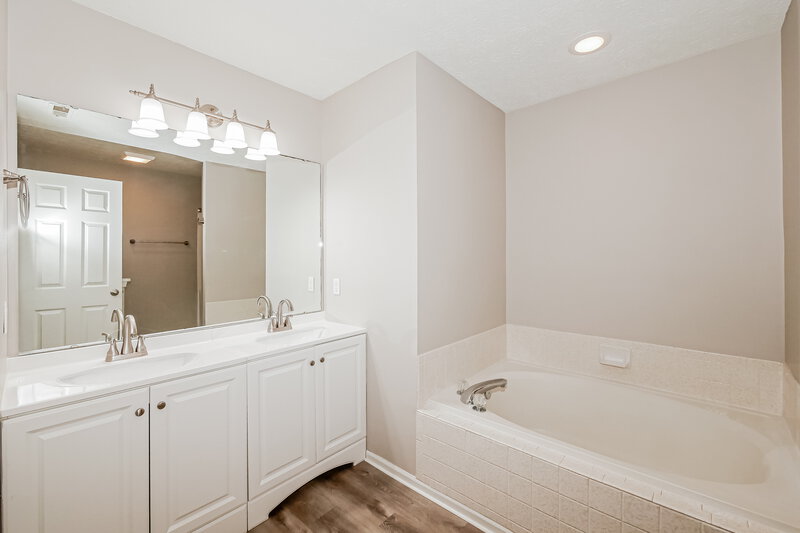 1,840/Mo, 509 Village Blvd Mooresville, IN 46158 Main Bathroom View