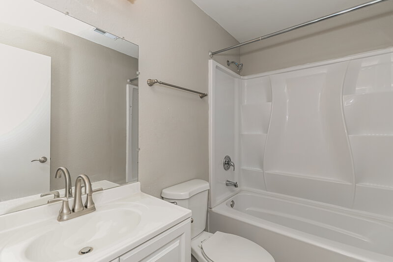 2,230/Mo, 333 Sunburst Ln Greenwood, IN 46143 Bathroom View
