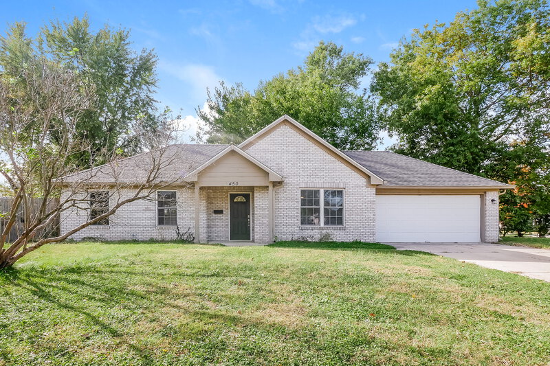 1,870/Mo, 450 Southgate Dr Greenwood, IN 46143 External View
