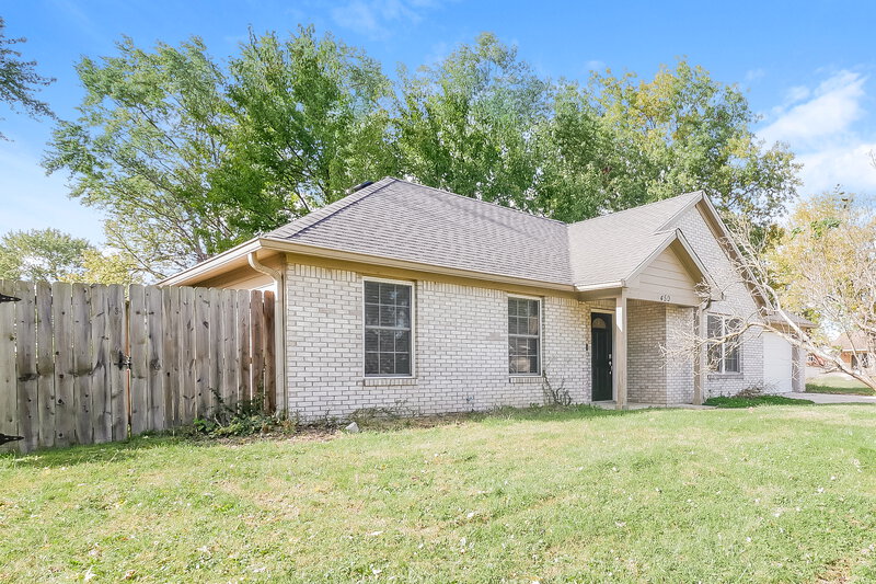 1,870/Mo, 450 Southgate Dr Greenwood, IN 46143 Front View