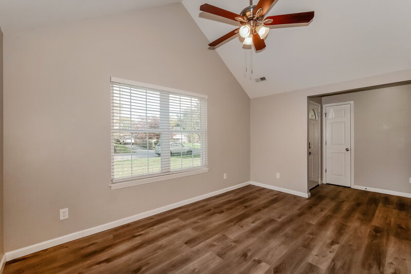 1,870/Mo, 450 Southgate Dr Greenwood, IN 46143 Living Room View 2