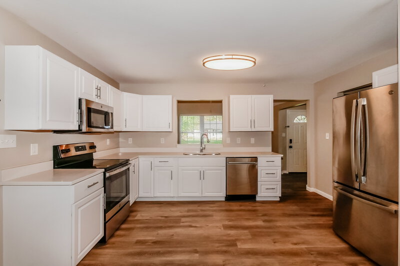 1,870/Mo, 450 Southgate Dr Greenwood, IN 46143 Kitchen View