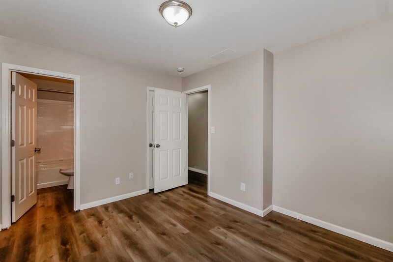 1,870/Mo, 450 Southgate Dr Greenwood, IN 46143 Main Bedroom View