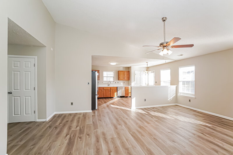2,460/Mo, 5323 Melbourne Rd Indianapolis, IN 46228 Living Room View