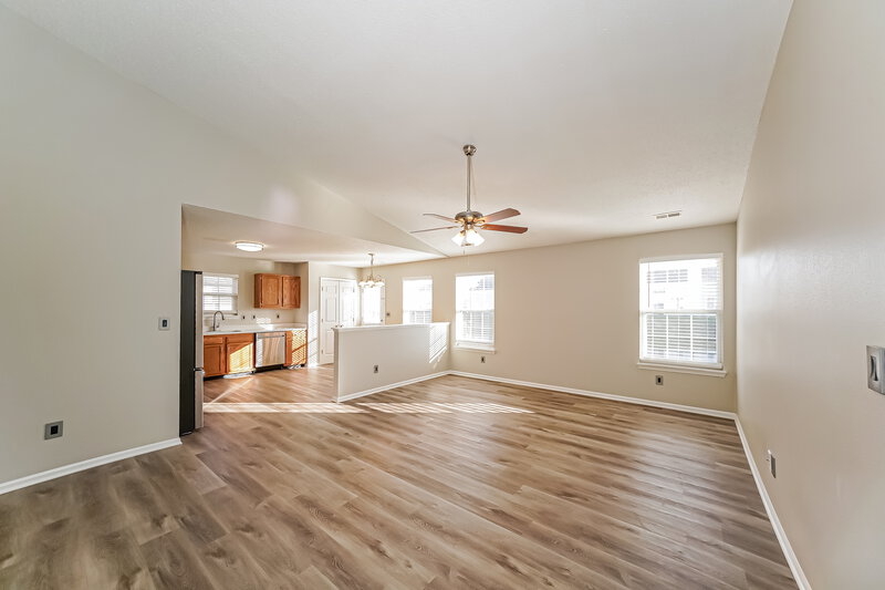 2,460/Mo, 5323 Melbourne Rd Indianapolis, IN 46228 Living Room View 3
